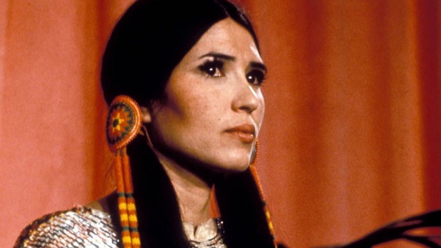 This image has an empty alt attribute; its file name is Sacheen-Littlefeather-2.jpg
