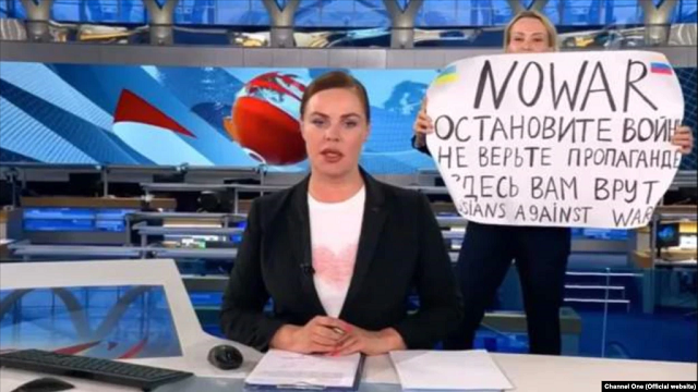 This image has an empty alt attribute; its file name is Marina-Ovsyannikova-proteston-ne-studio.png