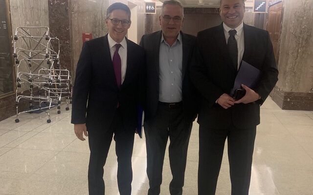 Vehbi Bajrami me Derek Chollet e Gabriel Escobar, pas seancës dëgjimore në Senat, 18 maj 2023