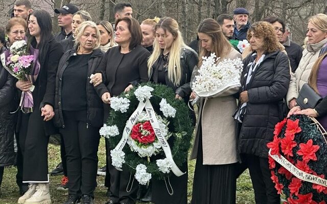 This image has an empty alt attribute; its file name is Rivarrimi-i-Liridona-Ademajt-2-640x400.jpg