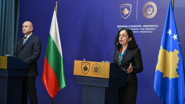 This image has an empty alt attribute; its file name is Rumen-Radev-e-Vjosa-Osmani.jpg