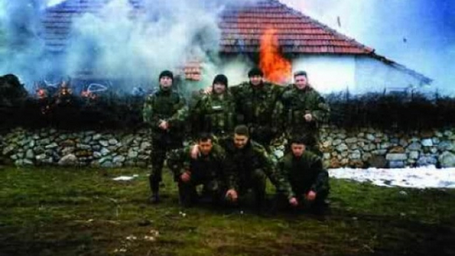Shtatë ish pjesëtarë të ushtrisë serbe dënohen me 56 vjet burgim  për krime kundër shqiptarëve në Kosovë