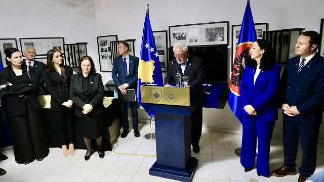 This image has an empty alt attribute; its file name is Munish-Hyseni-ne-perurimin-e-librit-te-Ibrahim-Rugoves-Liria-si-imanence-njerezore-2.jpg