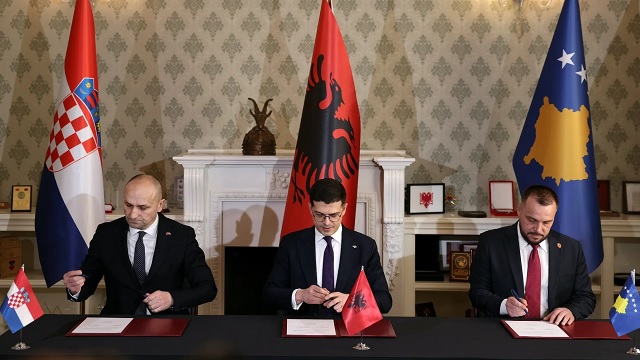 This image has an empty alt attribute; its file name is Ivan-Anushiq-Pirro-Vengu-e-Ejup-Maqedonci.jpg