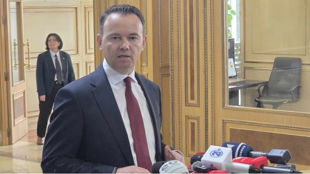 This image has an empty alt attribute; its file name is Faton-Peci-ne-Kuvendin-e-Kosoves.jpg