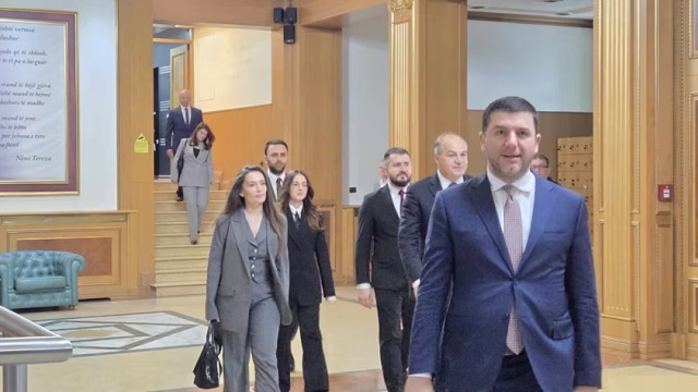 This image has an empty alt attribute; its file name is Memli-Krasniqi-ne-Kuvendin-e-Kosoves.jpg