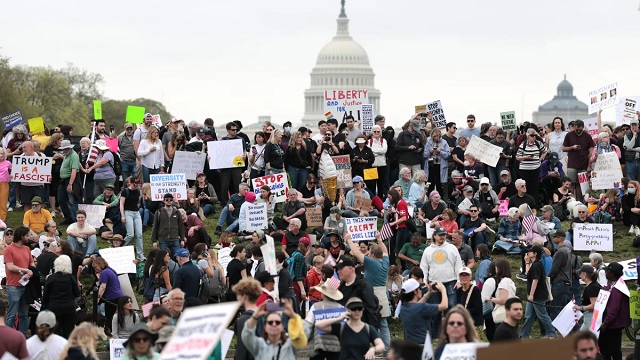 This image has an empty alt attribute; its file name is Proteste-kunder-politikave-te-Trumpit-Uashington.jpg